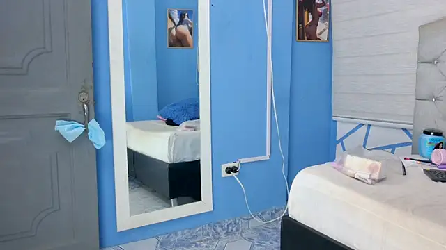 Emily J18 online show from 10-04-25, 01:31