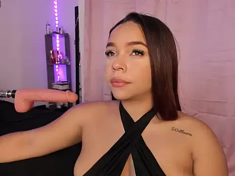 Snapshot of ImSofiVega chatting on 10-20-25, 04:29 ImSofiVega online show from 10-20-25, 04:29