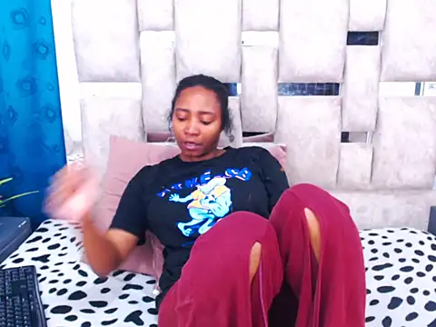 Snapshot of AmbarSmit chatting on 09-10-25, 04:01 AmbarSmit online show from 09-10-25, 04:01