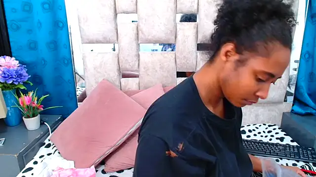 Snapshot of AmbarSmit chatting on 09-13-25, 09:36 AmbarSmit online show from 09-13-25, 09:36