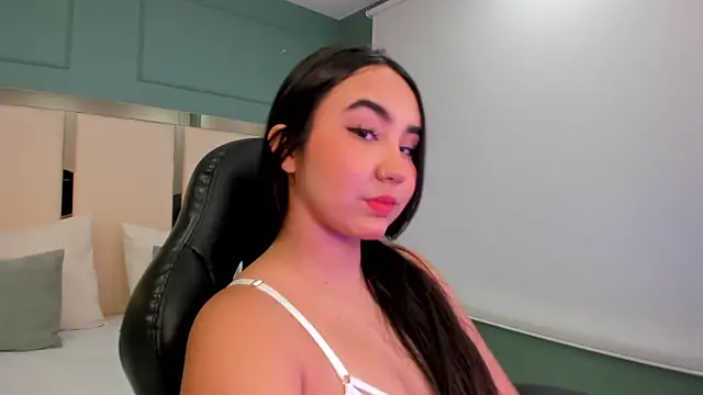 Snapshot of julieta_rosee chatting on 10-30-25, 10:32 julieta rosee online show from 10-30-25, 10:32