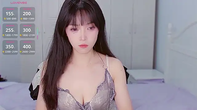 XiaoNana  online show from 09-18-25, 01:51