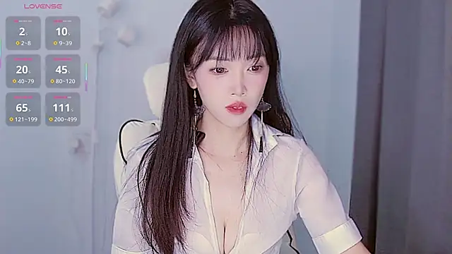 XiaoNana  online show from 10-25-25, 01:24