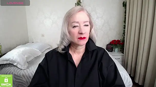 Snapshot of hunters_woman chatting on 02-21-26, 05:03 hunters woman online show from 02-21-26, 05:03