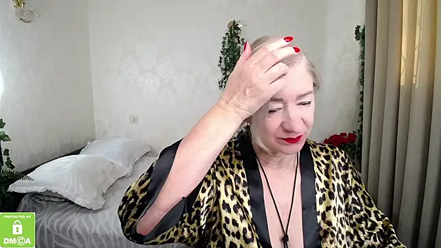 Snapshot of hunters_woman chatting on 03-08-26, 07:12 hunters woman online show from 03-08-26, 07:12