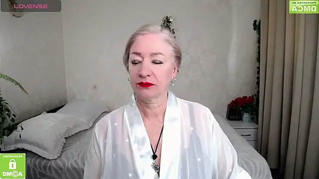 Snapshot of hunters_woman chatting on 03-15-26, 05:02 hunters woman online show from 03-15-26, 05:02