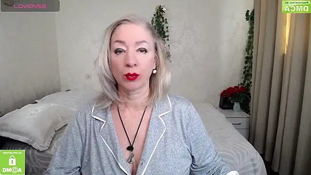 Snapshot of hunters_woman chatting on 03-23-26, 05:44 hunters woman online show from 03-23-26, 05:44