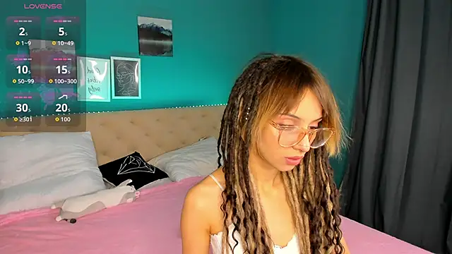 Ameli Shell online show from 10-14-25, 01:06