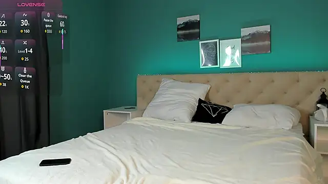 Snapshot of KiraSun chatting on 09-16-25, 12:17 KiraSun online show from 09-16-25, 12:17