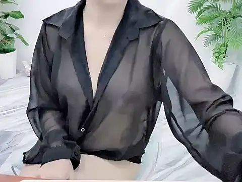 Snapshot of Lyly-2k5 chatting on 10-05-25, 02:04 Lyly-2k5 online show from 10-05-25, 02:04