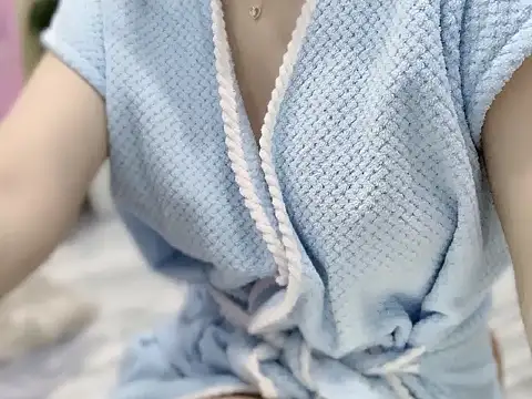 Snapshot of Lyly-2k5 chatting on 10-24-25, 01:24 Lyly-2k5 online show from 10-24-25, 01:24