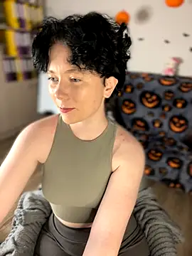 Snapshot of RinaShy chatting on 10-27-25, 05:11 RinaShy online show from 10-27-25, 05:11