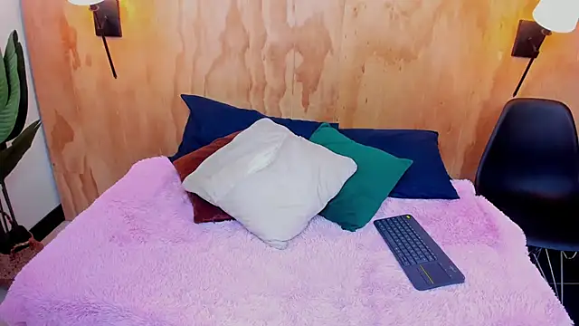 milavega  online show from 10-19-25, 12:06