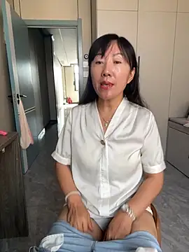 Snapshot of xiaomei-11 chatting on 10-02-25, 03:02 xiaomei-11 online show from 10-02-25, 03:02