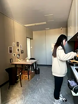 Snapshot of xiaomei-11 chatting on 10-20-25, 04:46 xiaomei-11 online show from 10-20-25, 04:46