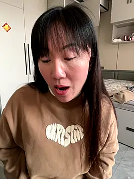 Snapshot of xiaomei-11 chatting on 10-24-25, 08:22 xiaomei-11 online show from 10-24-25, 08:22