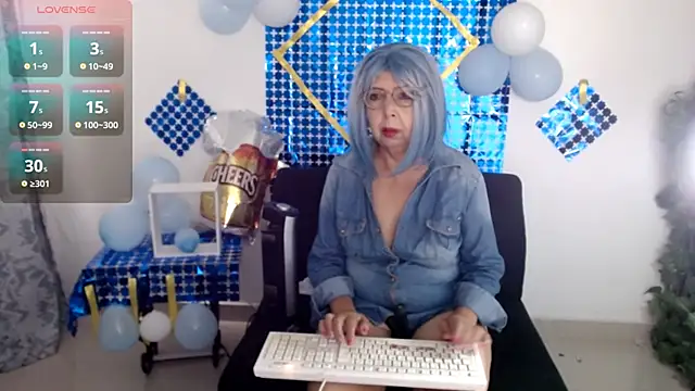 Snapshot of ruth_blue21 chatting on 09-22-25, 02:41 ruth blue21 online show from 09-22-25, 02:41