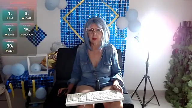 Snapshot of ruth_blue21 chatting on 10-05-25, 04:00 ruth blue21 online show from 10-05-25, 04:00