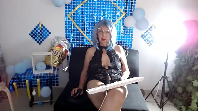 Snapshot of ruth_blue21 chatting on 10-13-25, 10:32 ruth blue21 online show from 10-13-25, 10:32