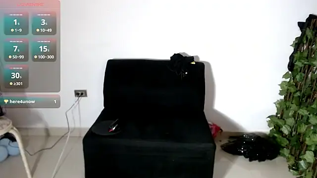 Snapshot of ruth_blue21 chatting on 10-27-25, 04:27 ruth blue21 online show from 10-27-25, 04:27