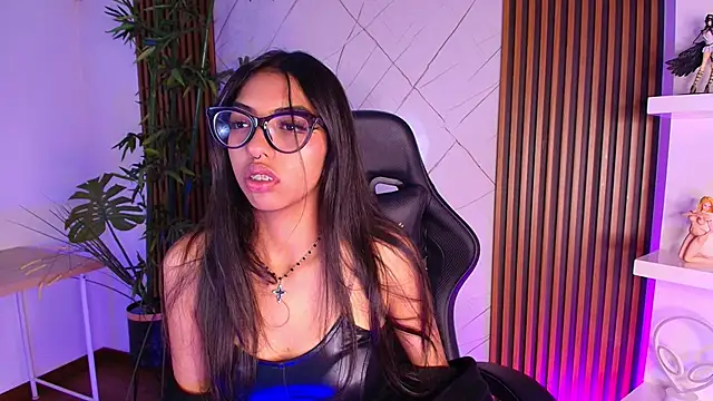 Snapshot of Sphere01 chatting on 03-25-26, 05:35 Sphere01 online show from 03-25-26, 05:35