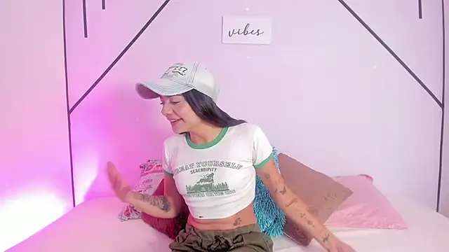 MiahCornell  online show from 01-05-26, 07:17