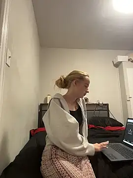 SeccySerena online show from 02-25-26, 05:33