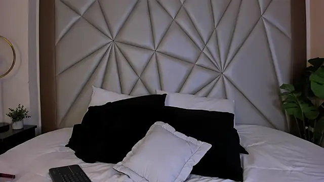 MeganHoffmaan online show from 11-19-25, 03:28