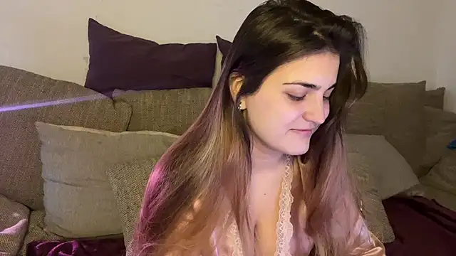 Snapshot of Vivalenti_Kiss chatting on 11-05-25, 12:27 Vivalenti Kiss online show from 11-05-25, 12:27