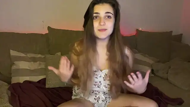 Snapshot of Vivalenti_Kiss chatting on 11-21-25, 01:21 Vivalenti Kiss online show from 11-21-25, 01:21