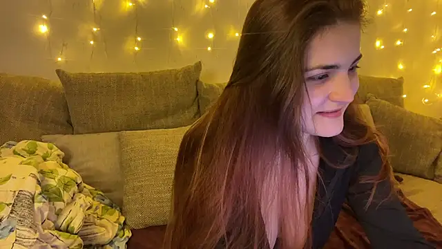 Snapshot of Vivalenti_Kiss chatting on 12-21-25, 05:09 Vivalenti Kiss online show from 12-21-25, 05:09