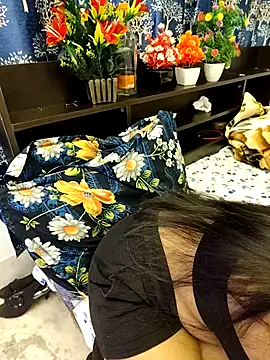 priya 26 online show from 12-18-25, 01:39