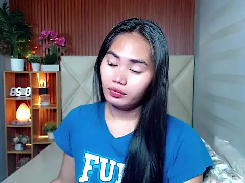 sluttyprincess0 online show from 10-02-25, 11:01