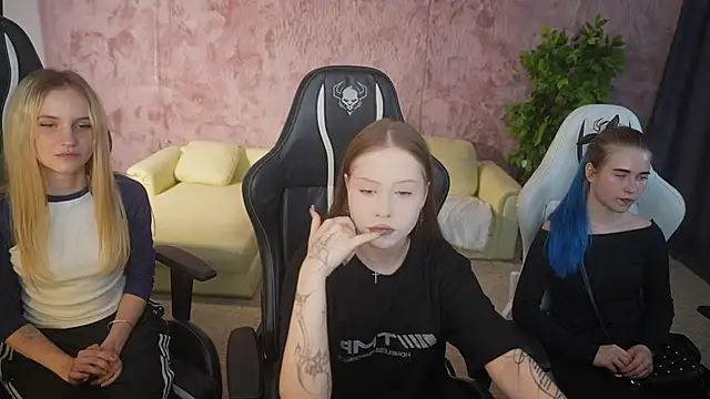 Esmie Smile online show from 09-15-25, 02:50