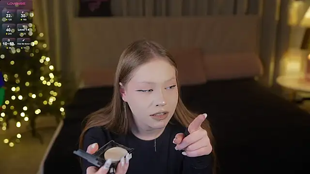 Esmie Smile online show from 12-17-25, 07:42