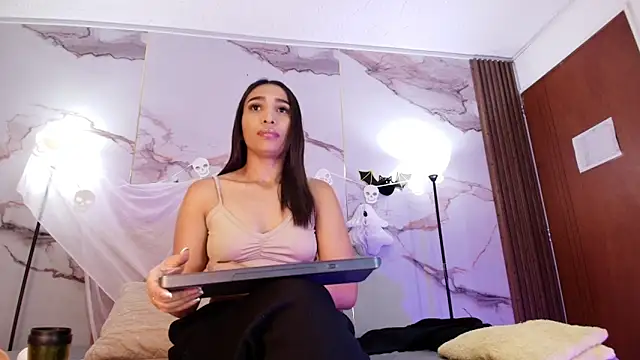 AlyaThompson online show from 10-28-25, 03:43