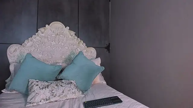 Charlottegray 1 online show from 10-29-25, 12:18