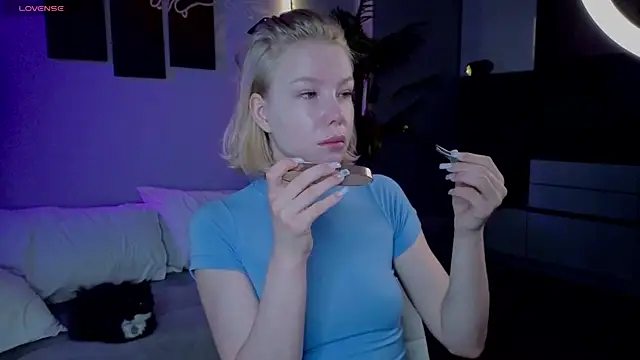 Snapshot of emilyshepar_d chatting on 07-08-26, 01:21 emilyshepar d online show from 07-08-26, 01:21