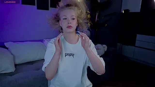 Snapshot of emilyshepar_d chatting on 07-09-26, 02:15 emilyshepar d online show from 07-09-26, 02:15