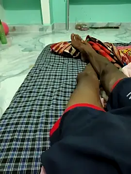 Snapshot of RAYI_Queen_4 chatting on 02-14-26, 03:31 RAYI Queen 4 online show from 02-14-26, 03:31