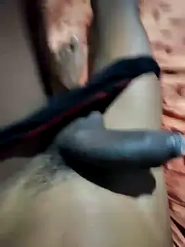 Snapshot of RAYI_Queen_4 chatting on 02-19-26, 04:03 RAYI Queen 4 online show from 02-19-26, 04:03