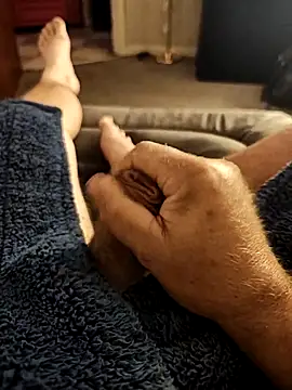 Snapshot of hubbyfun19 chatting on 09-28-25, 06:19 hubbyfun19 online show from 09-28-25, 06:19