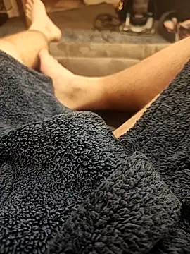 Snapshot of hubbyfun19 chatting on 10-25-25, 04:20 hubbyfun19 online show from 10-25-25, 04:20