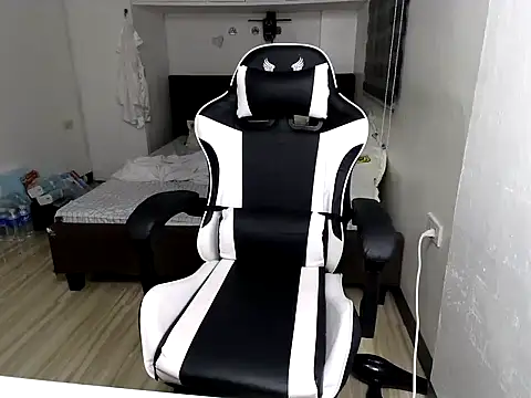 eattmebabyy online show from 11-30-25, 11:58