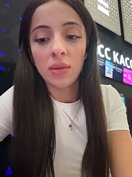 Yesmoree online show from 09-08-25, 02:16