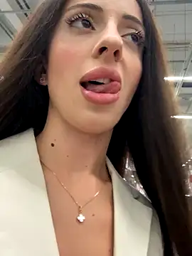 Yesmoree online show from 09-21-25, 01:57