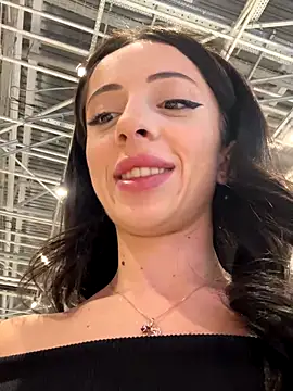 Yesmoree online show from 10-17-25, 10:29