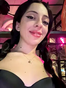 Yesmoree online show from 10-31-25, 03:13