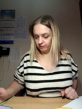 Ami Foxy online show from 12-16-25, 11:48