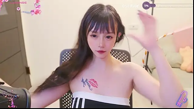 Snapshot of Yucheng__520 chatting on 05-11-26, 04:04 Yucheng 520 online show from 05-11-26, 04:04